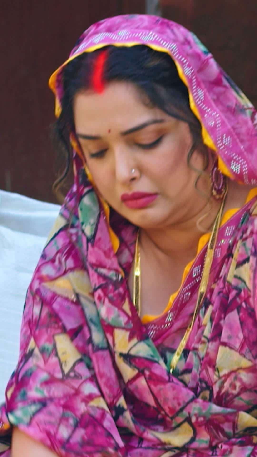 E15 - Laxmi’s Praise Leaves Her Mother-in-Law Worried